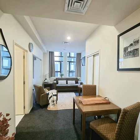 Urban Deco Apartment On Queen Street أوكلاند الغرفة الصورة