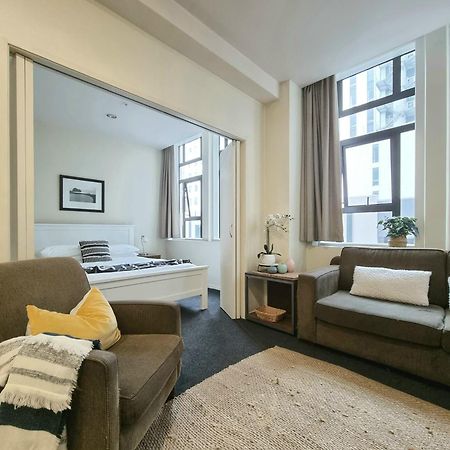 Urban Deco Apartment On Queen Street أوكلاند الغرفة الصورة