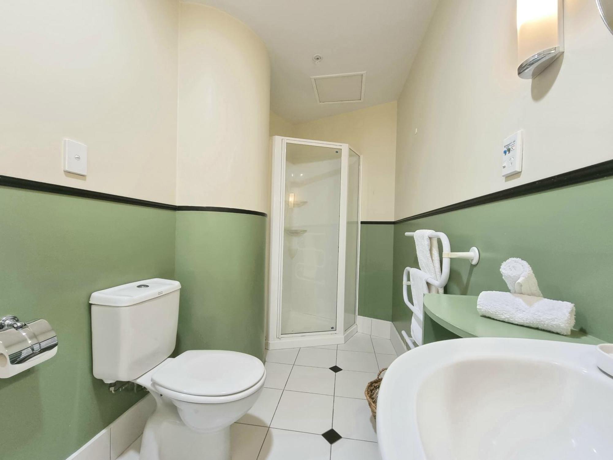 Urban Deco Apartment On Queen Street أوكلاند الغرفة الصورة