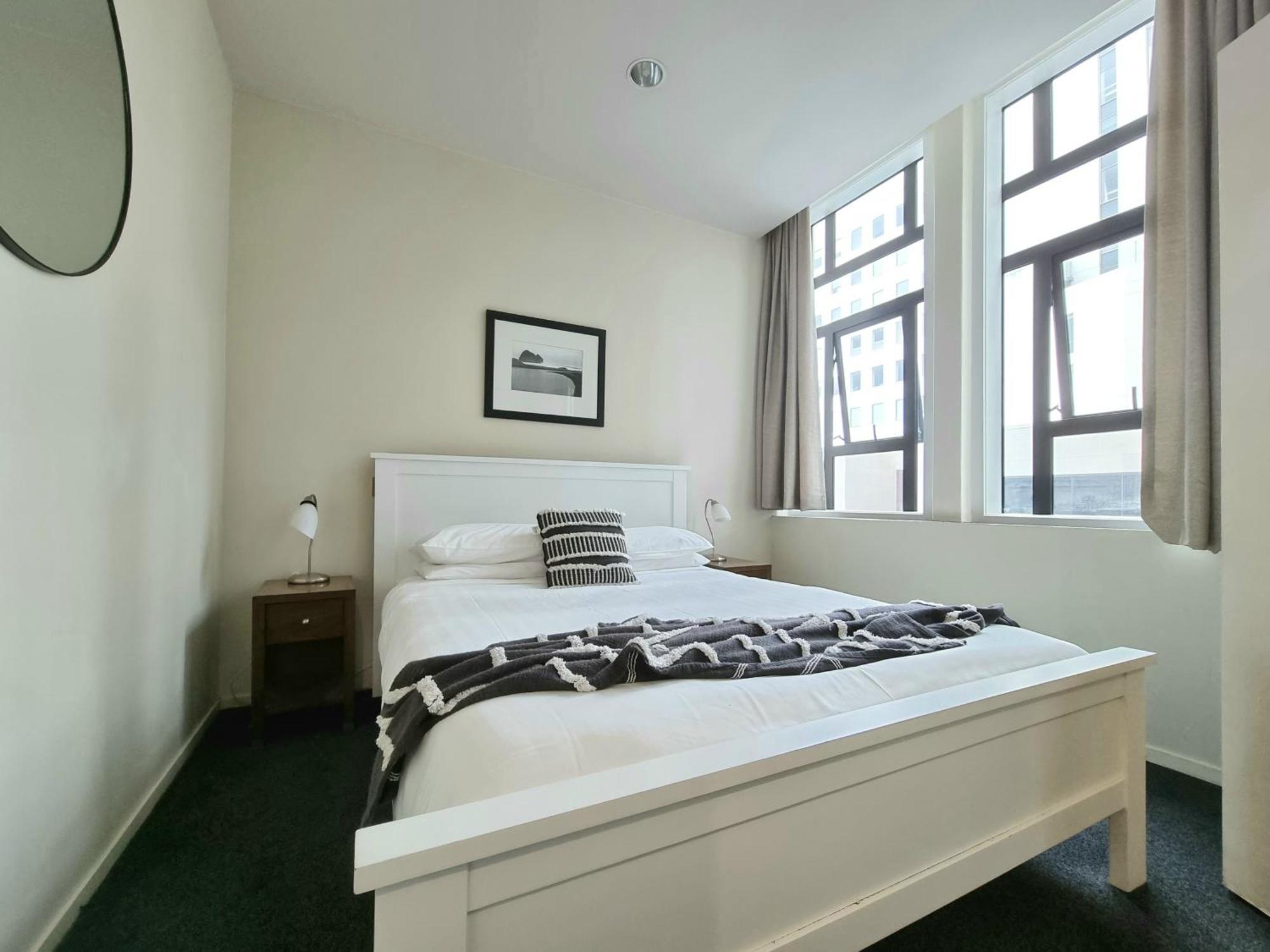 Urban Deco Apartment On Queen Street أوكلاند الغرفة الصورة