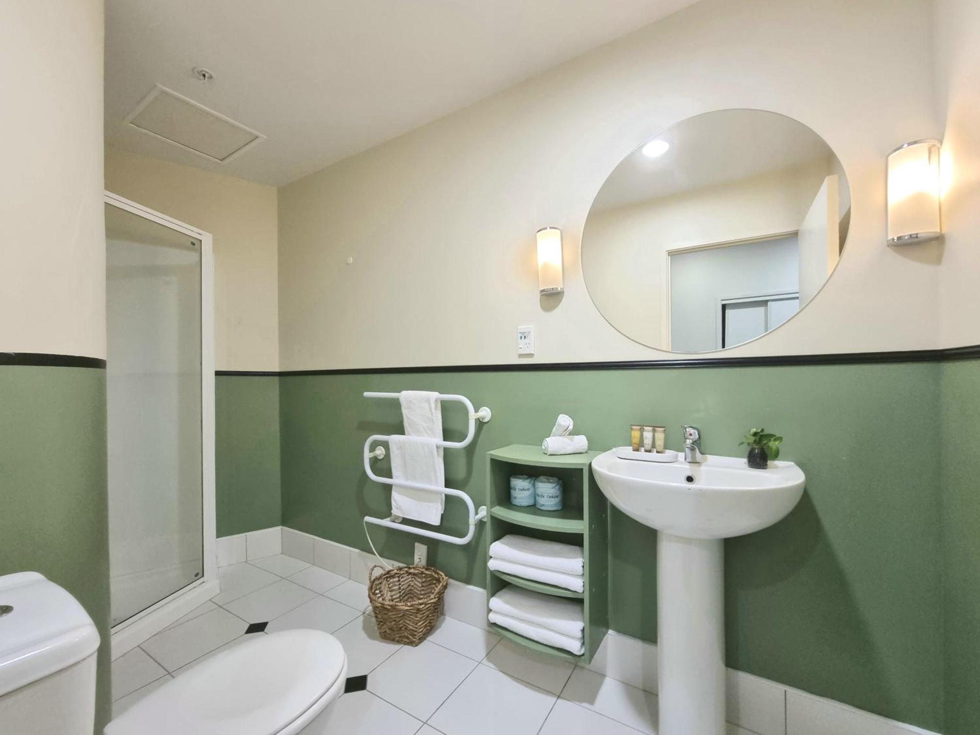 Urban Deco Apartment On Queen Street أوكلاند الغرفة الصورة
