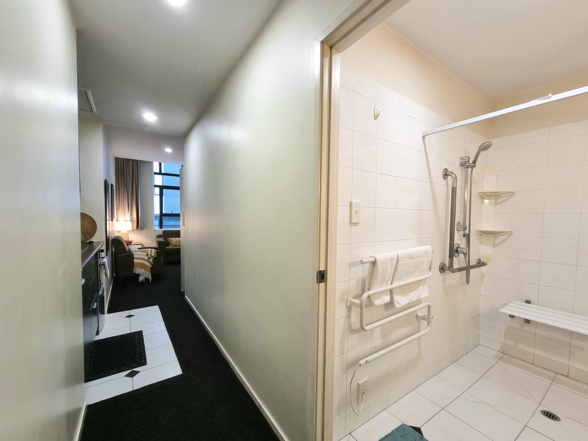 Urban Deco Apartment On Queen Street أوكلاند الغرفة الصورة
