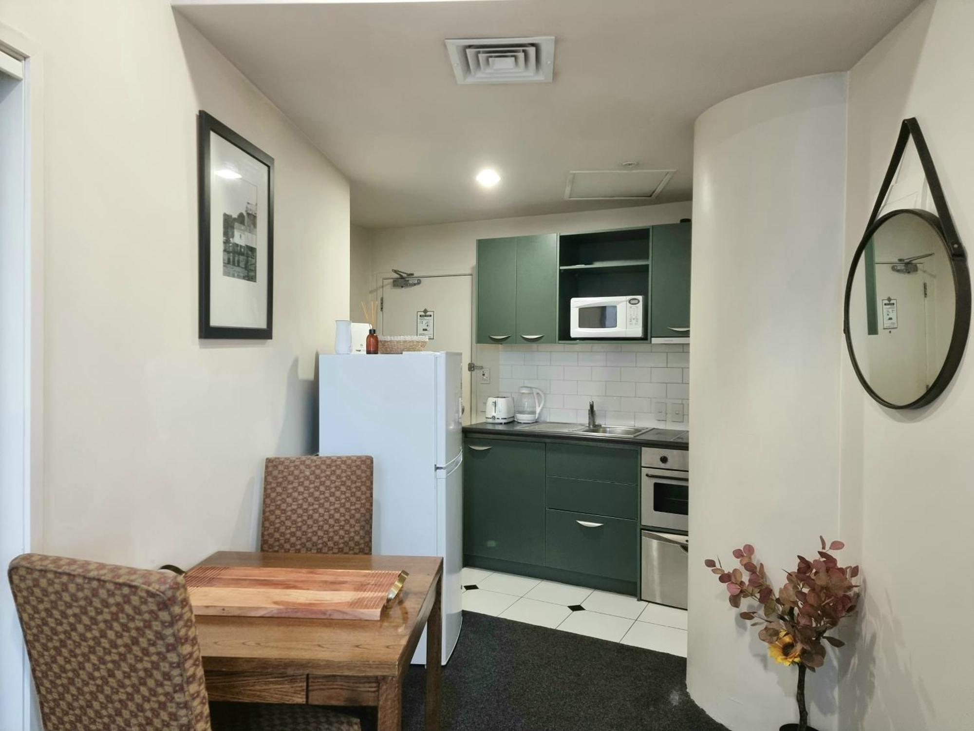 Urban Deco Apartment On Queen Street أوكلاند الغرفة الصورة