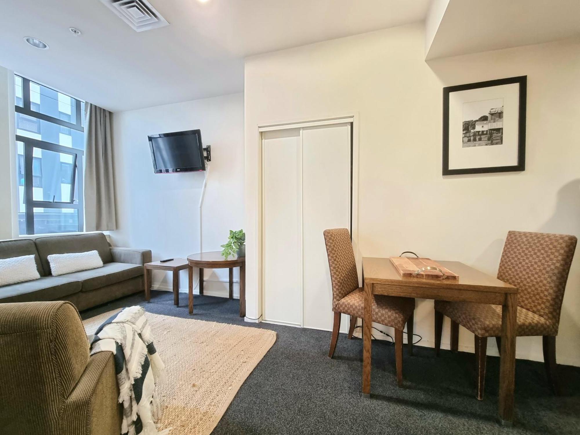 Urban Deco Apartment On Queen Street أوكلاند الغرفة الصورة
