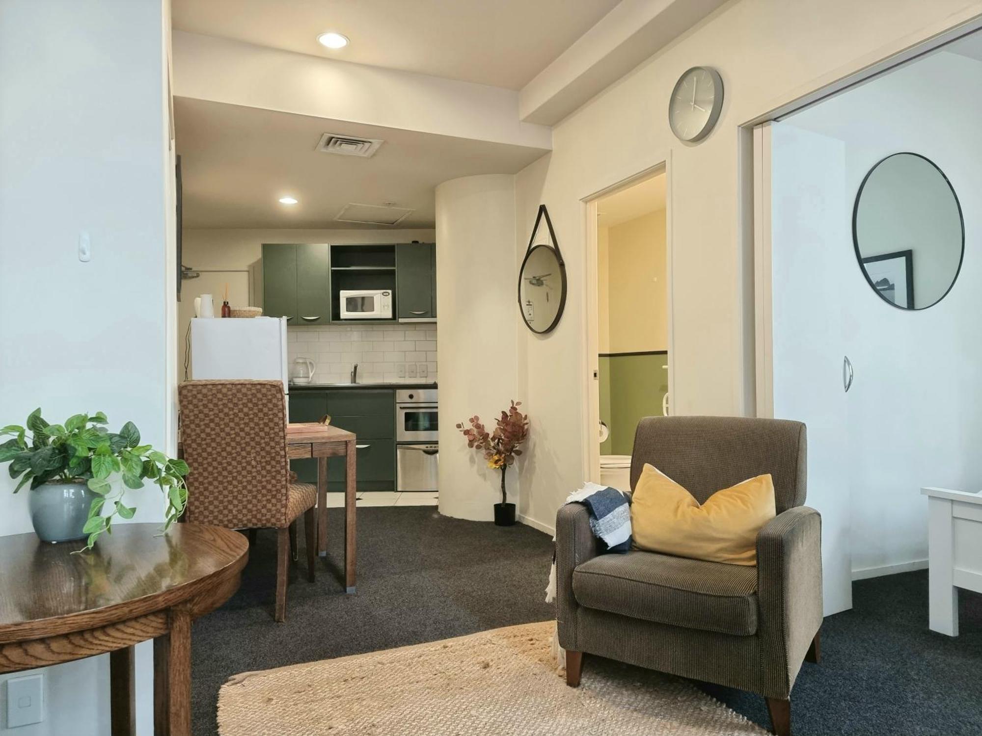 Urban Deco Apartment On Queen Street أوكلاند الغرفة الصورة