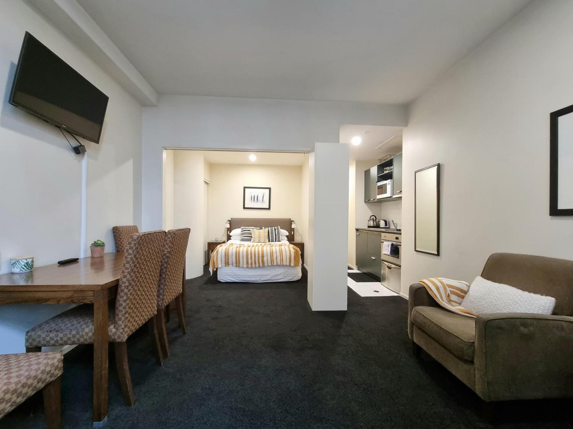 Urban Deco Apartment On Queen Street أوكلاند الغرفة الصورة