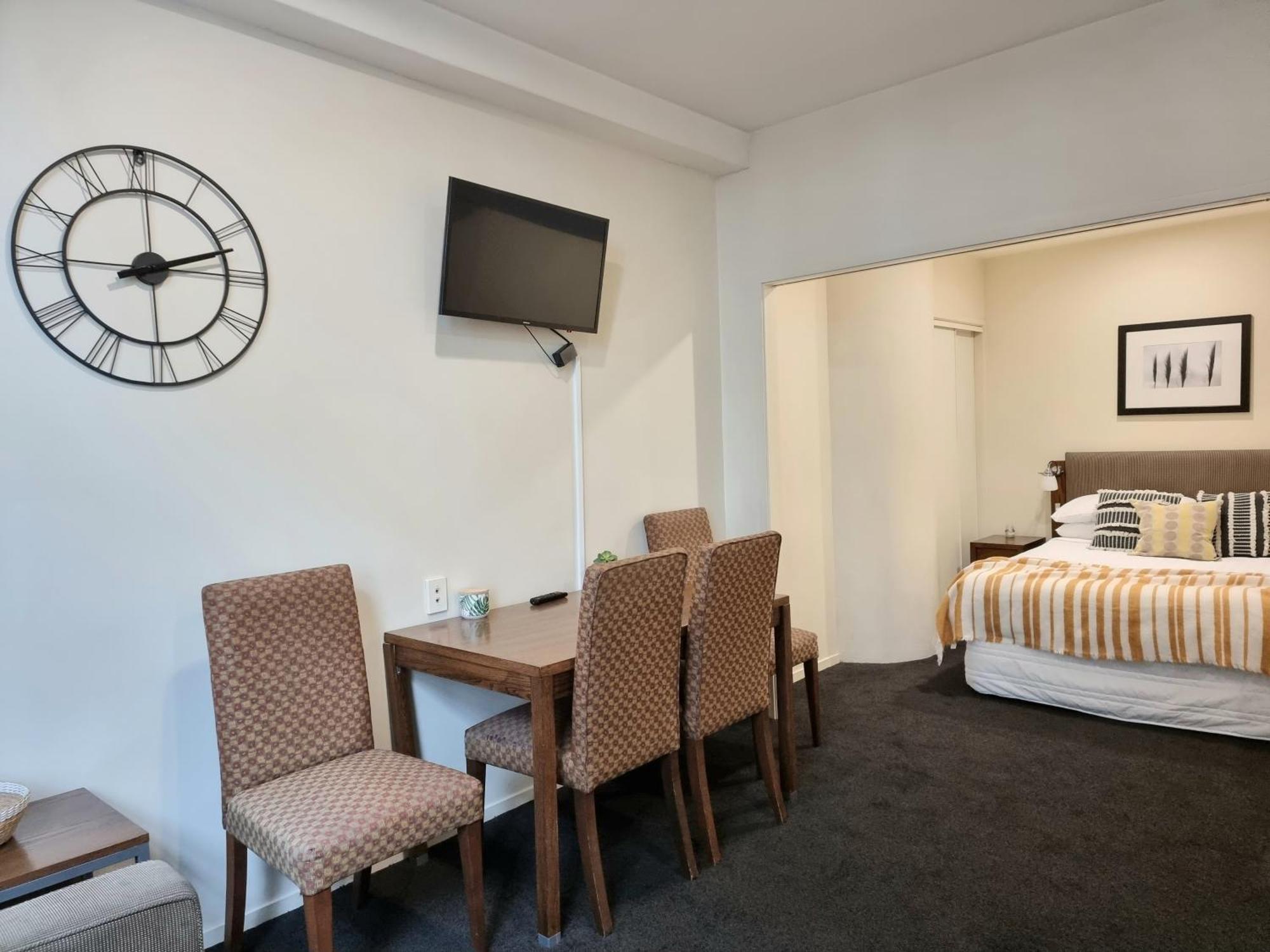 Urban Deco Apartment On Queen Street أوكلاند الغرفة الصورة